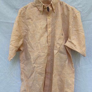 Linen short sleeve shirt.